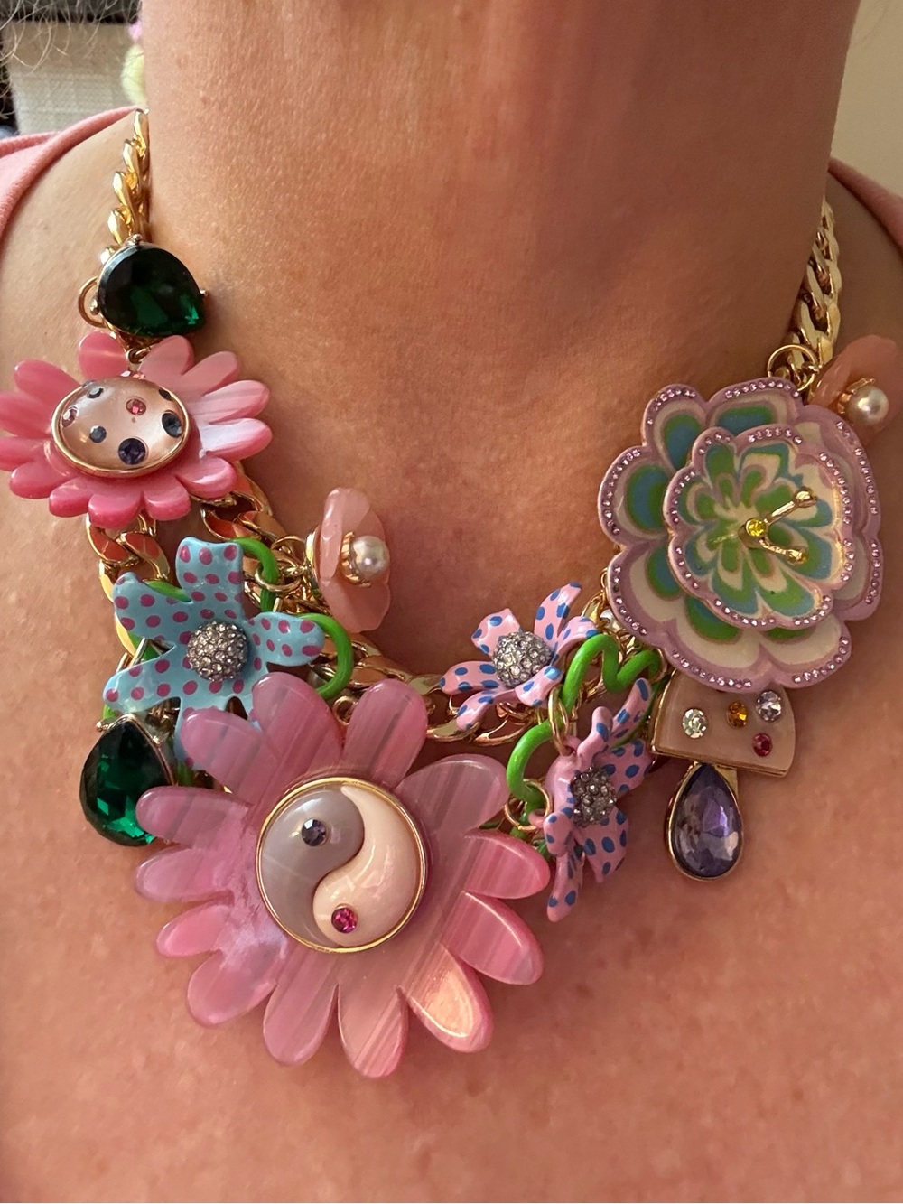 NWOT Betsey Johnson Flower Drama Bib Necklace - Picture 3 of 13